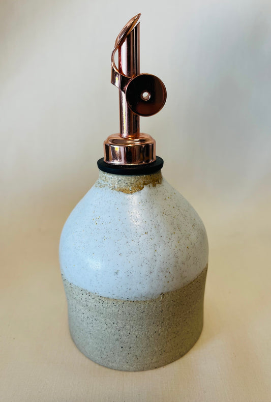 Drizzle Pourer (rounded neck), howlite glaze