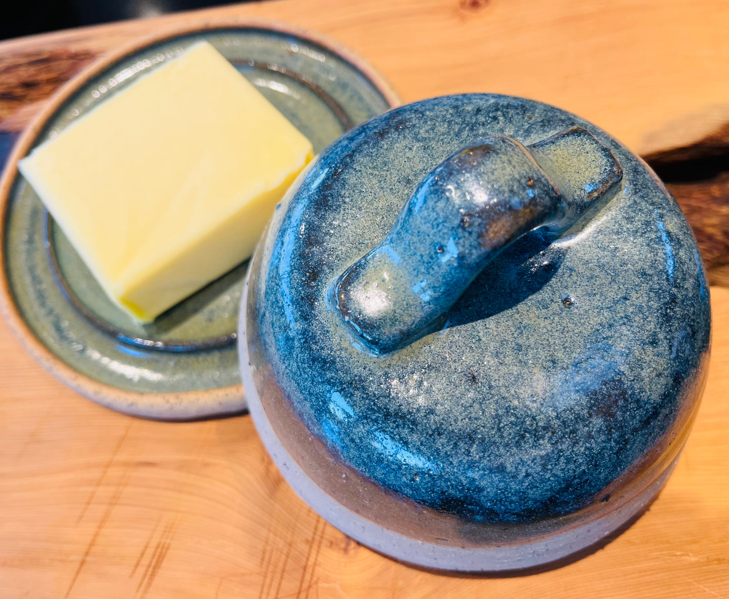 The Dome (butter dish), amazonite glaze