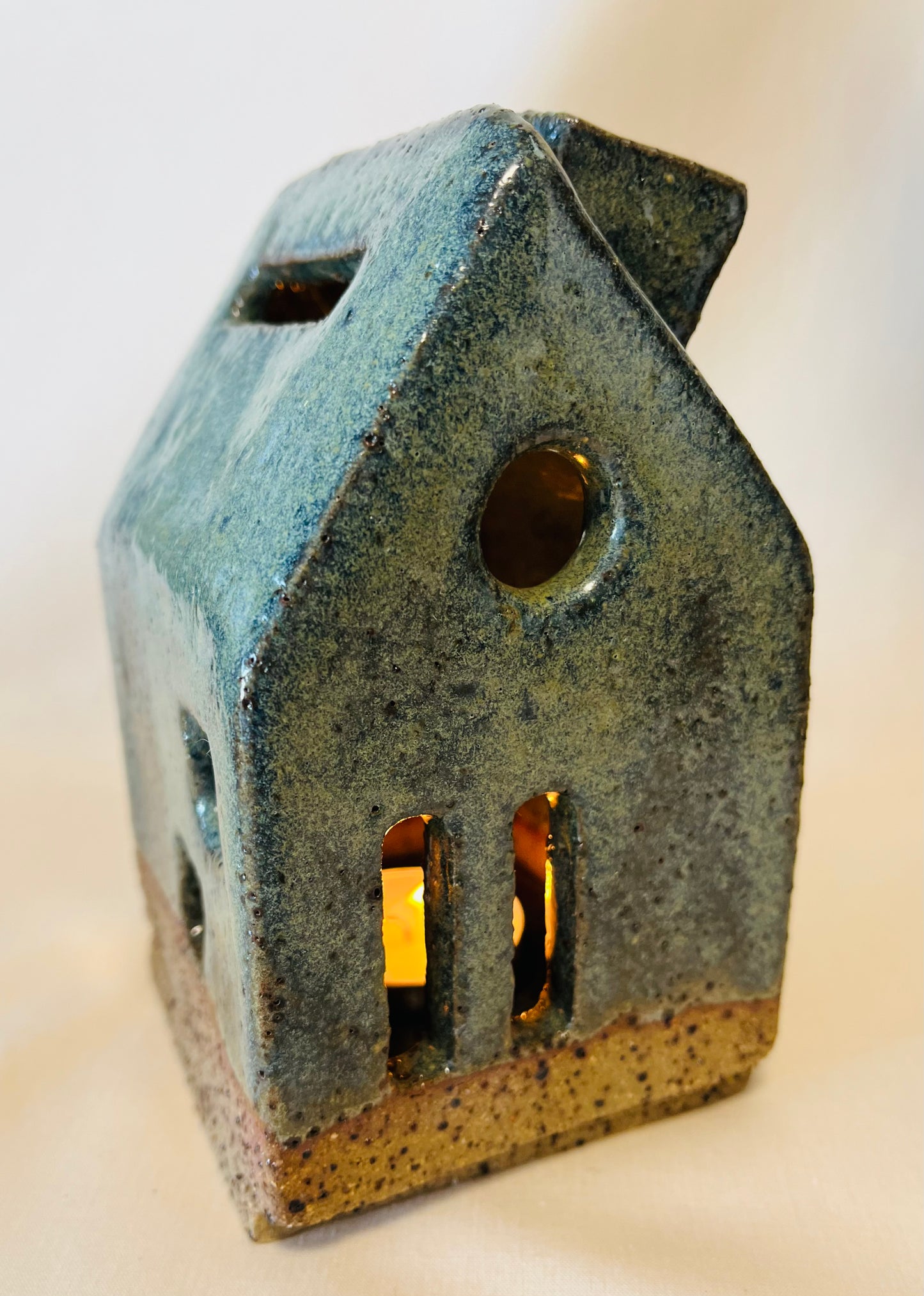 Tea light Cottage, amazonite glaze