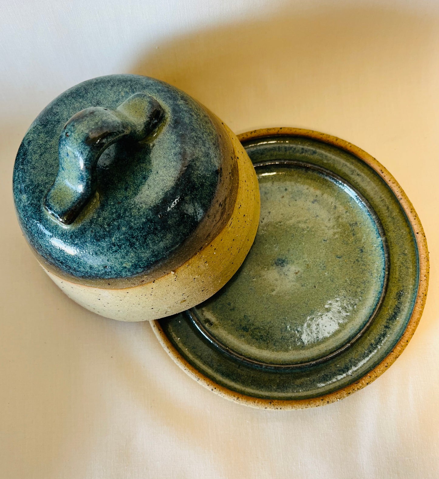 The Dome (butter dish), amazonite glaze
