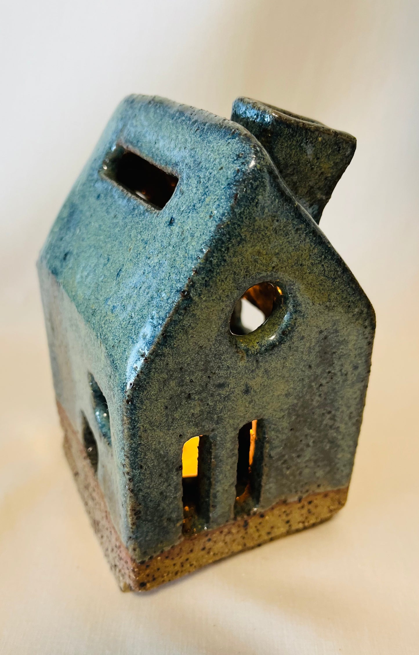 Tea light Cottage, amazonite glaze