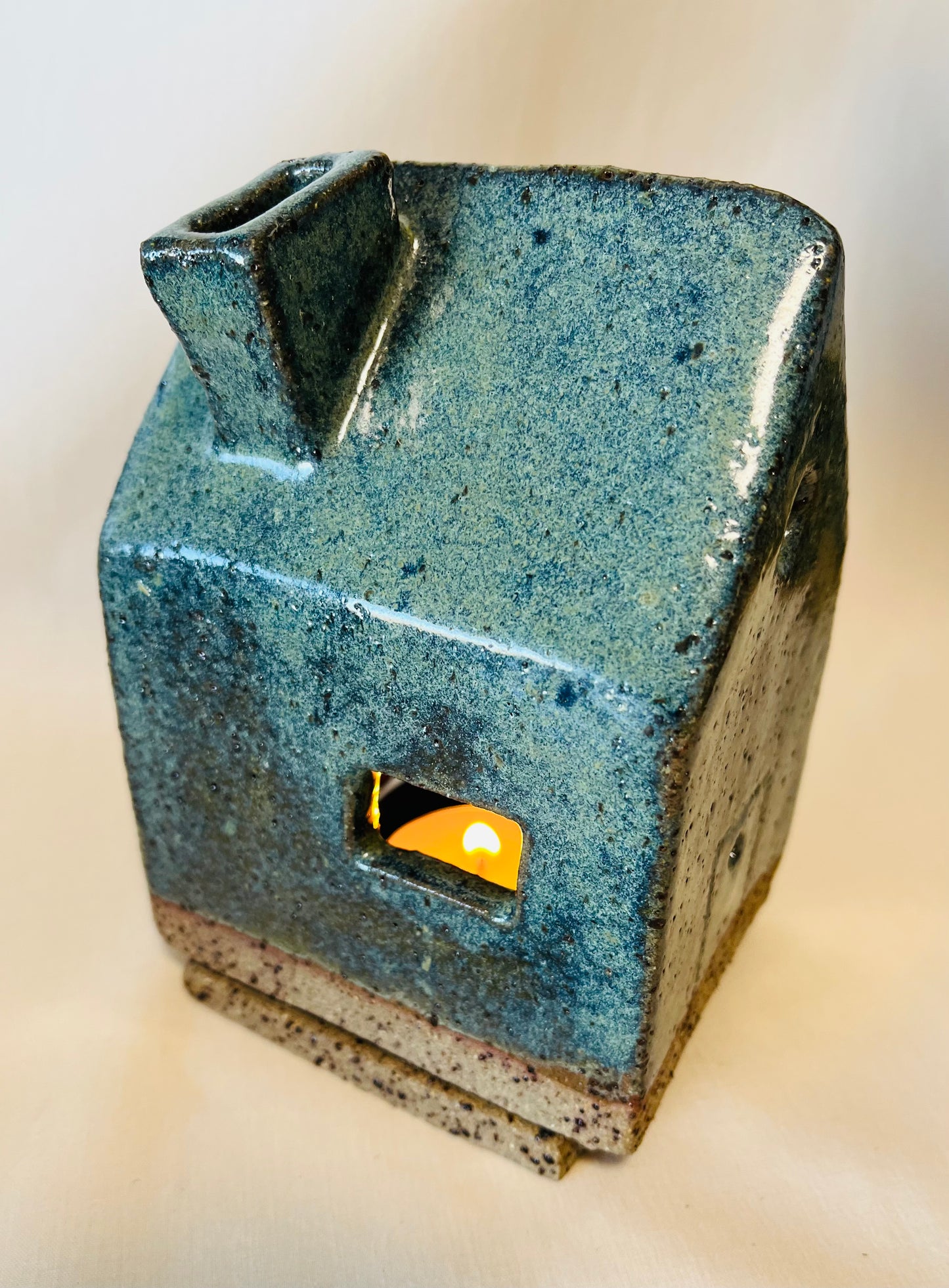 Tea light Cottage, amazonite glaze