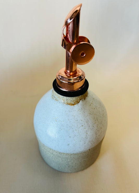 Drizzle Pourer (rounded neck), howlite glaze