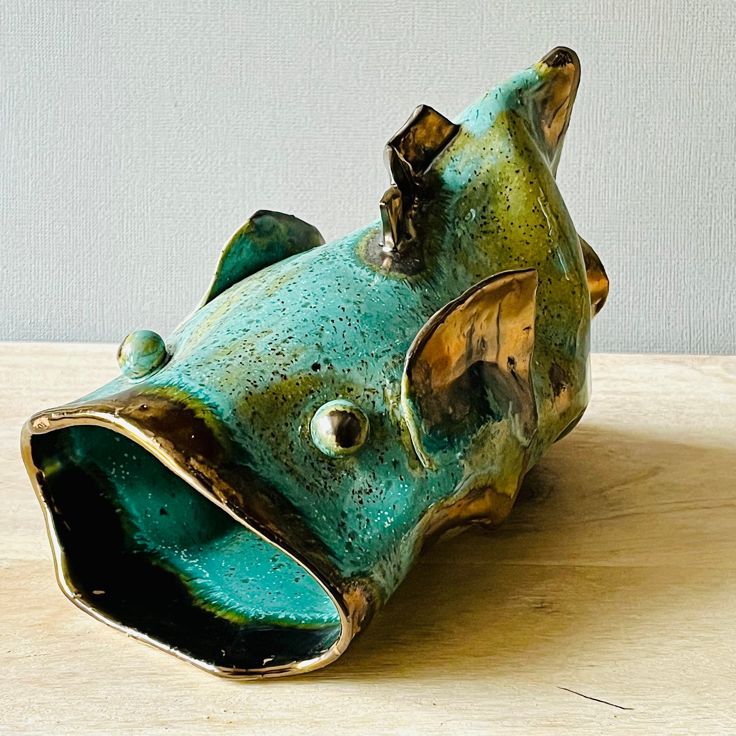 Golden Lipped Fish Sculpture