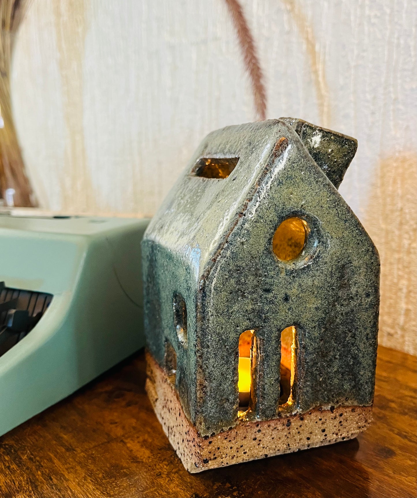 Tea light Cottage, amazonite glaze