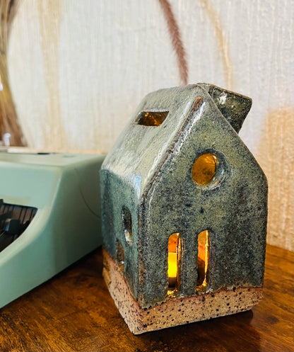 Tea light Cottage, amazonite glaze