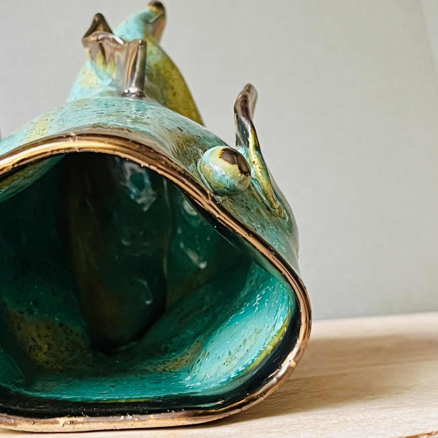 Golden Lipped Fish Sculpture