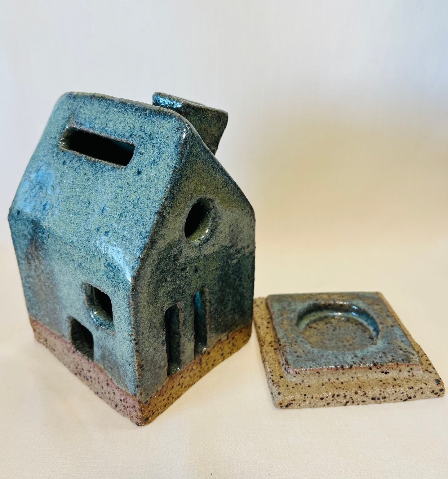 Tea light Cottage, amazonite glaze