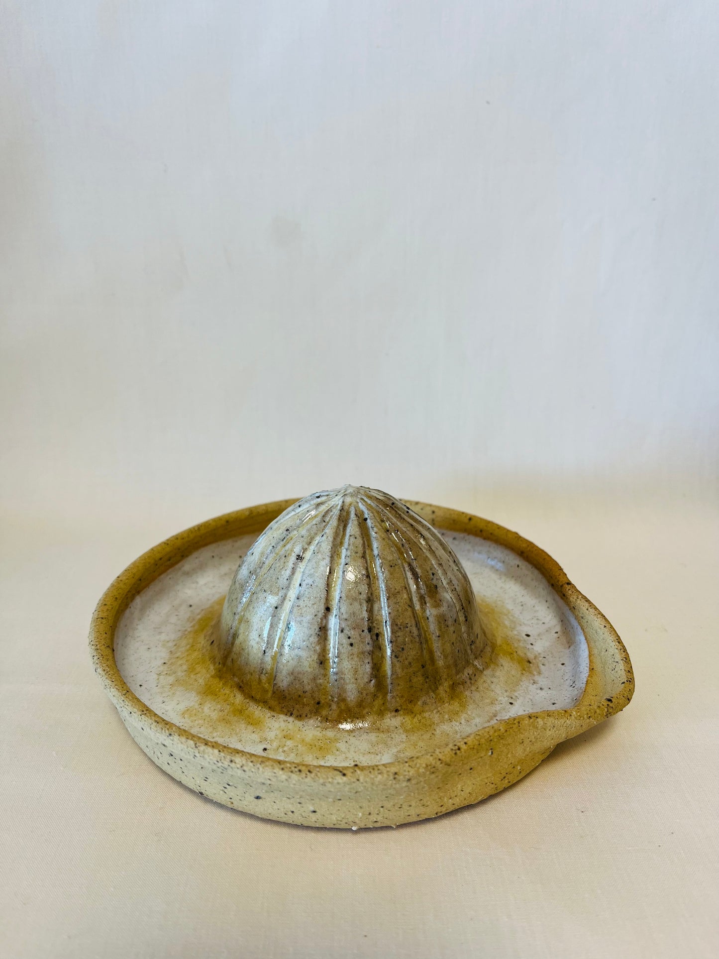 Citrus Juicer, howlite and copal glaze