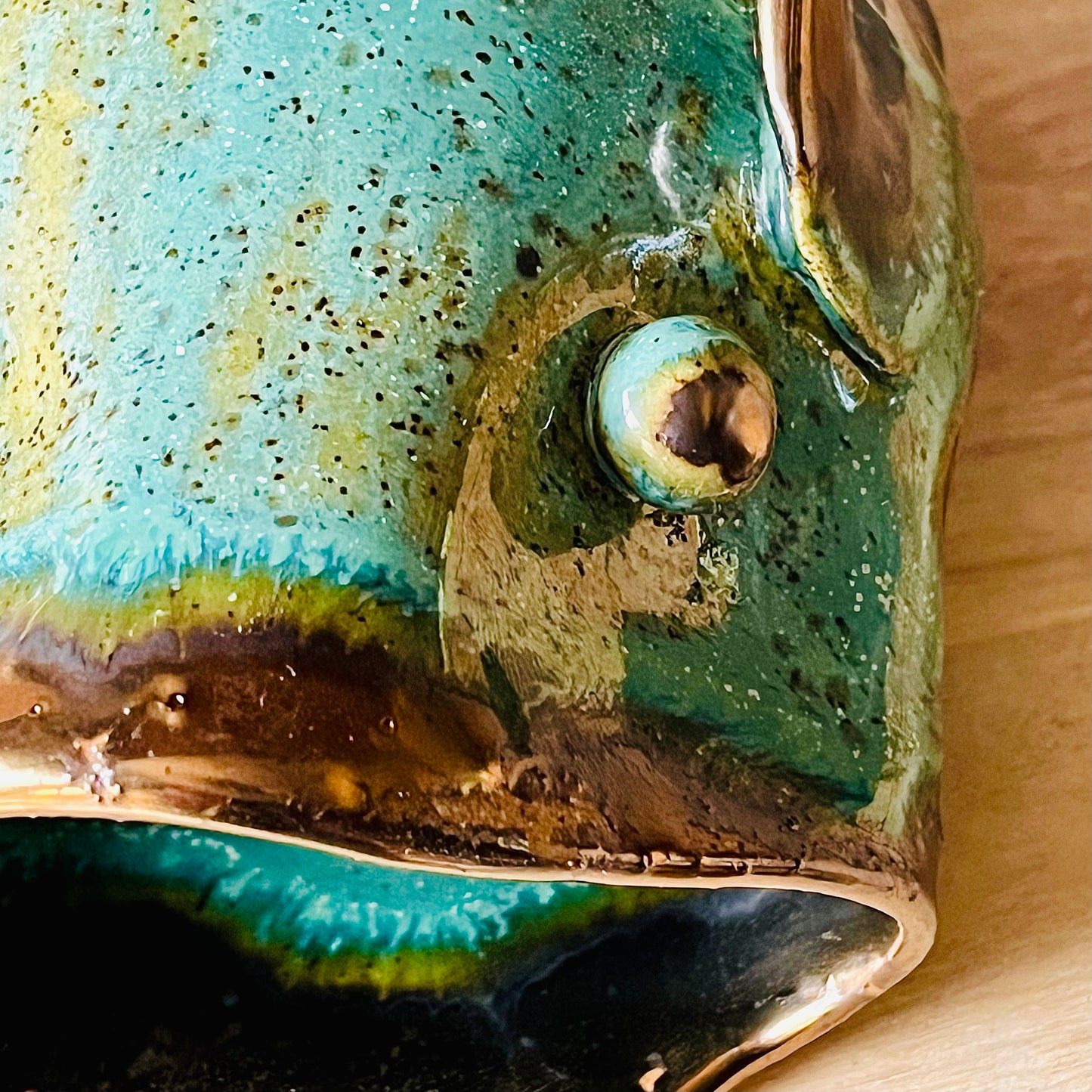 Golden Lipped Fish Sculpture
