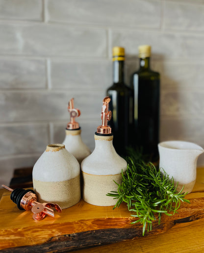 Drizzle Pourer (rounded neck), howlite glaze
