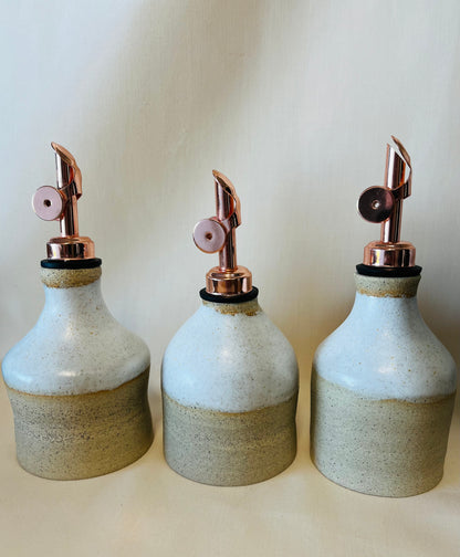 Drizzle Pourer (rounded neck), howlite glaze